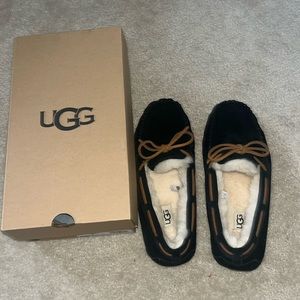 Black ugg slippers never worn before comes with box